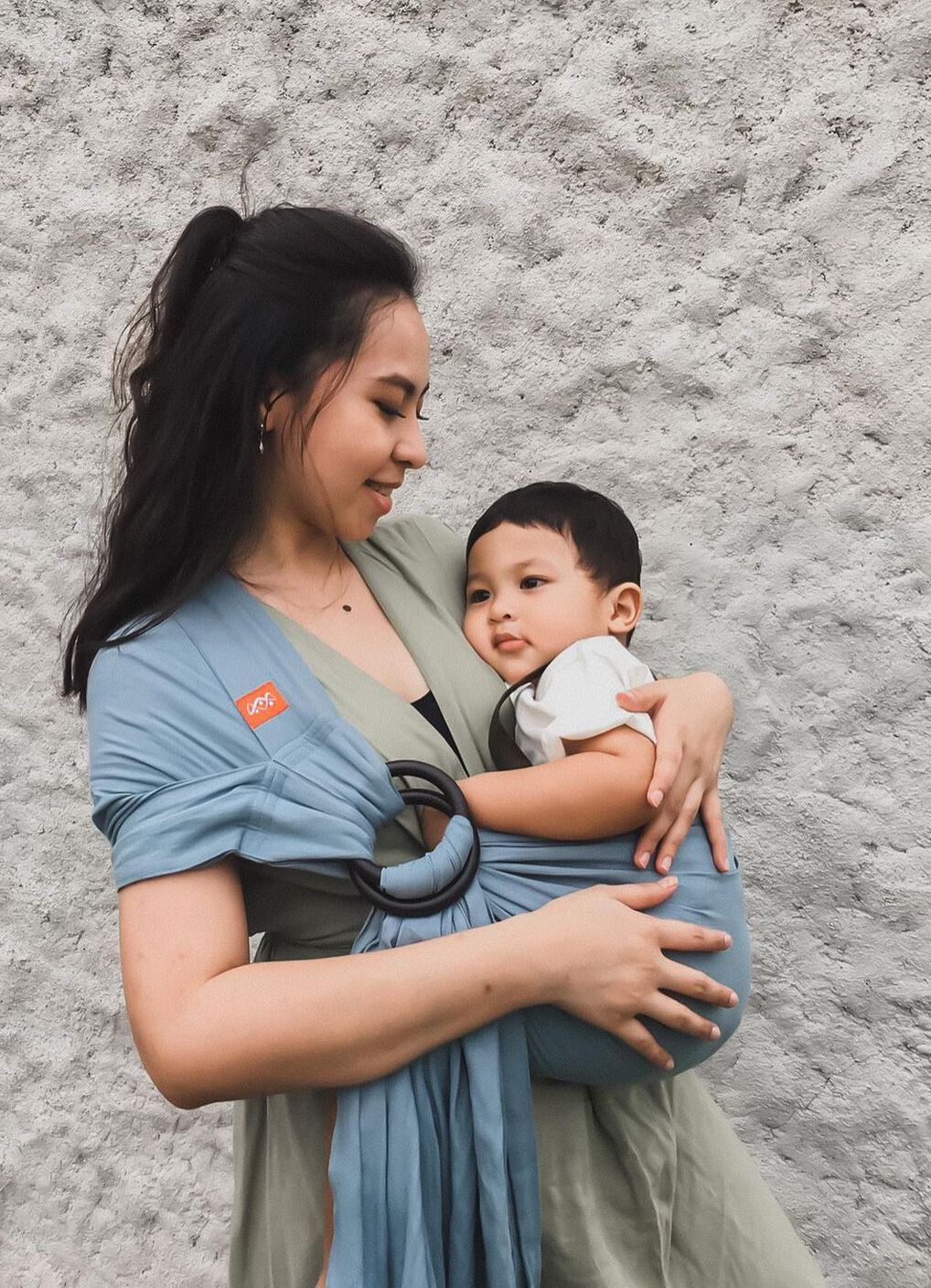 Solid Linen Baby Ring Sling, , hi-res image number 2