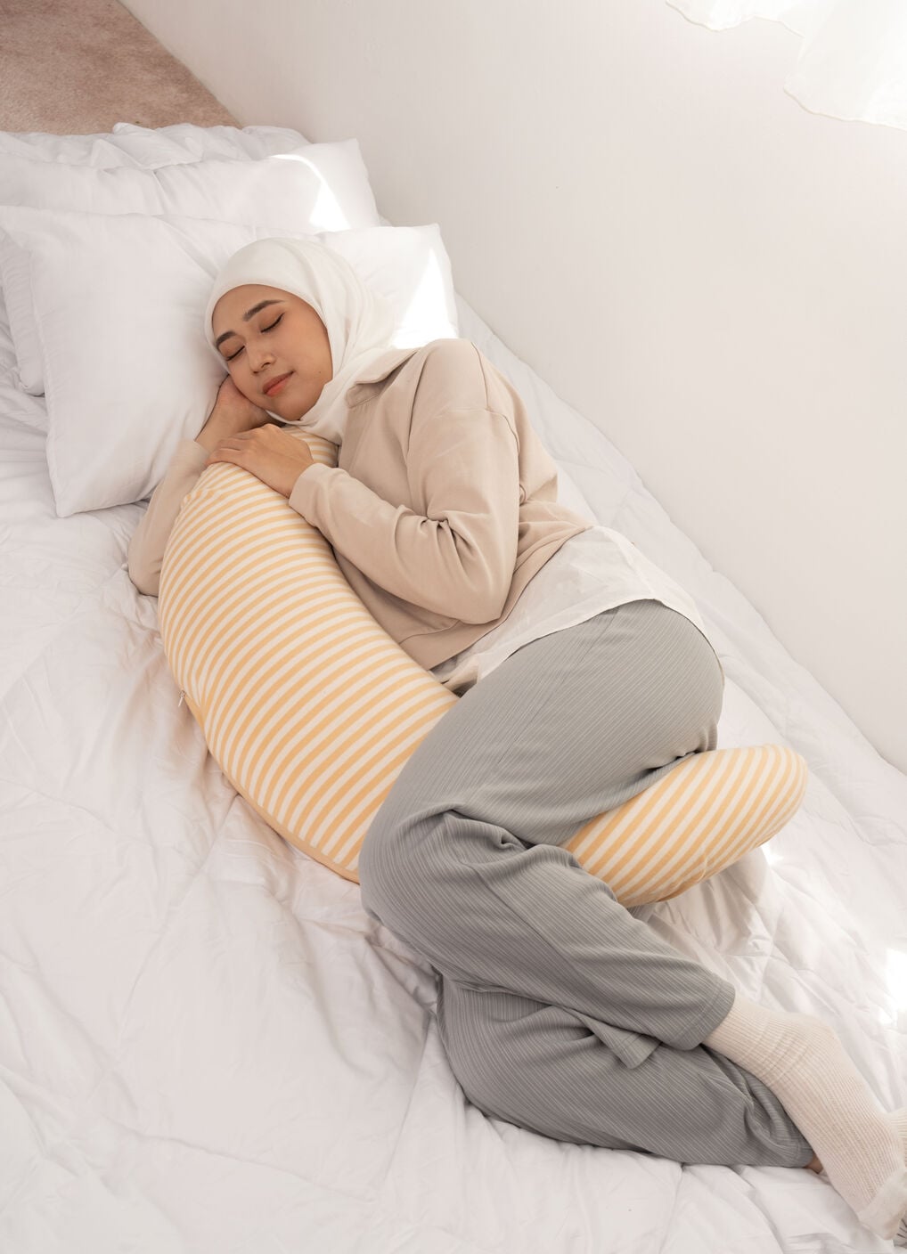 Non-toxic Maternity Support & Nursing Moon Pillow, , hi-res image number 6