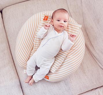 Avoid baby vomiting after feeding Avoid baby vomiting after feeding